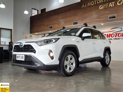 2020 Toyota RAV4 - Thumbnail