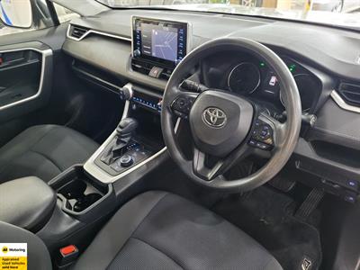 2020 Toyota RAV4 - Thumbnail