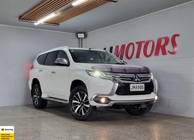 2015 Mitsubishi Pajero Sport - Thumbnail