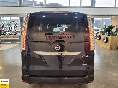 2016 Nissan Serena - Thumbnail