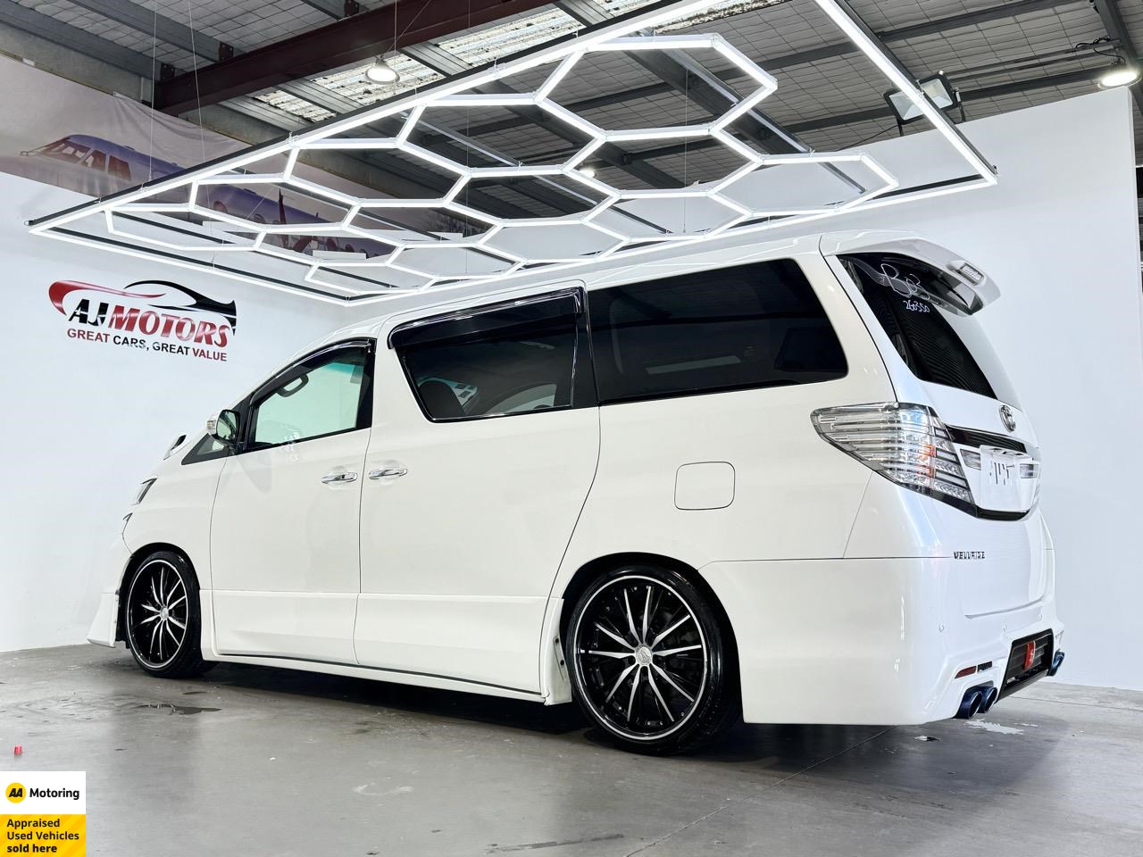 2013 Toyota Vellfire