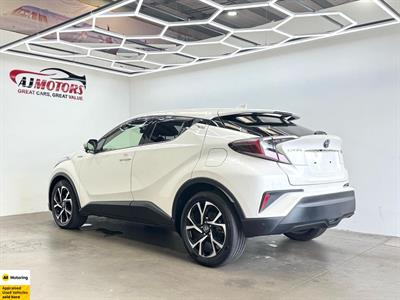 2017 Toyota C-HR - Thumbnail