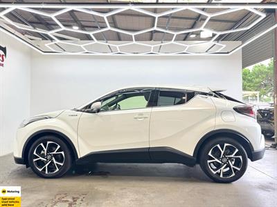 2017 Toyota C-HR - Thumbnail