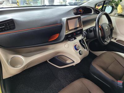 2015 Toyota Sienta - Thumbnail