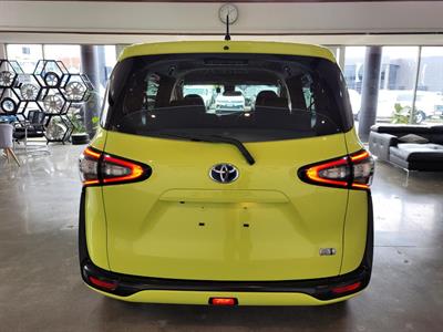 2015 Toyota Sienta - Thumbnail