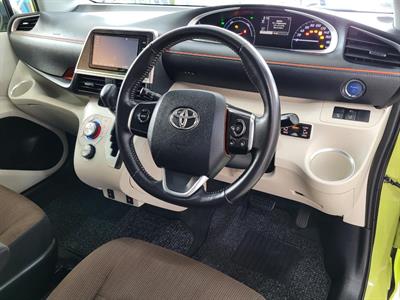 2015 Toyota Sienta - Thumbnail