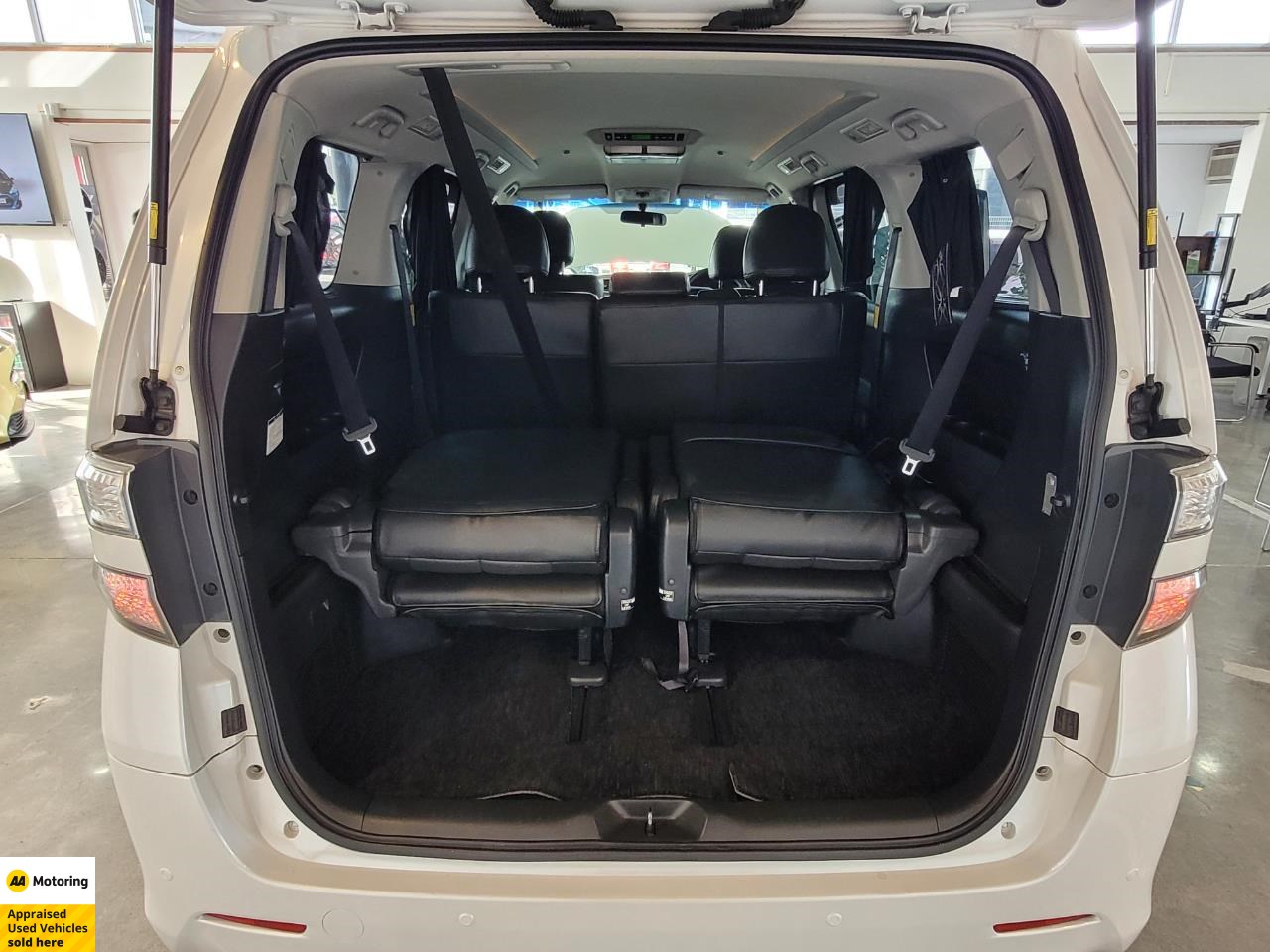 2013 Toyota Vellfire