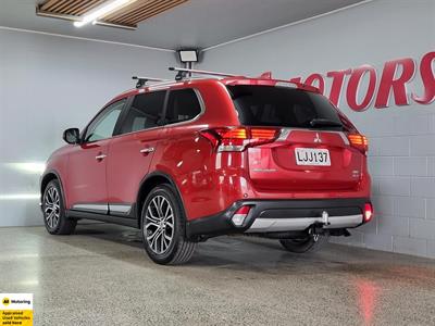 2018 Mitsubishi Outlander - Thumbnail