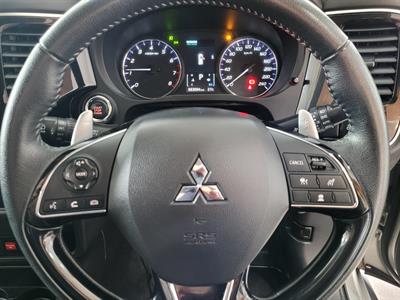 2021 Mitsubishi Outlander - Thumbnail