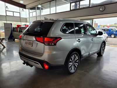 2021 Mitsubishi Outlander - Thumbnail