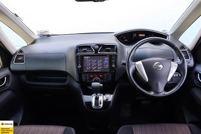 2015 Nissan Serena - Thumbnail