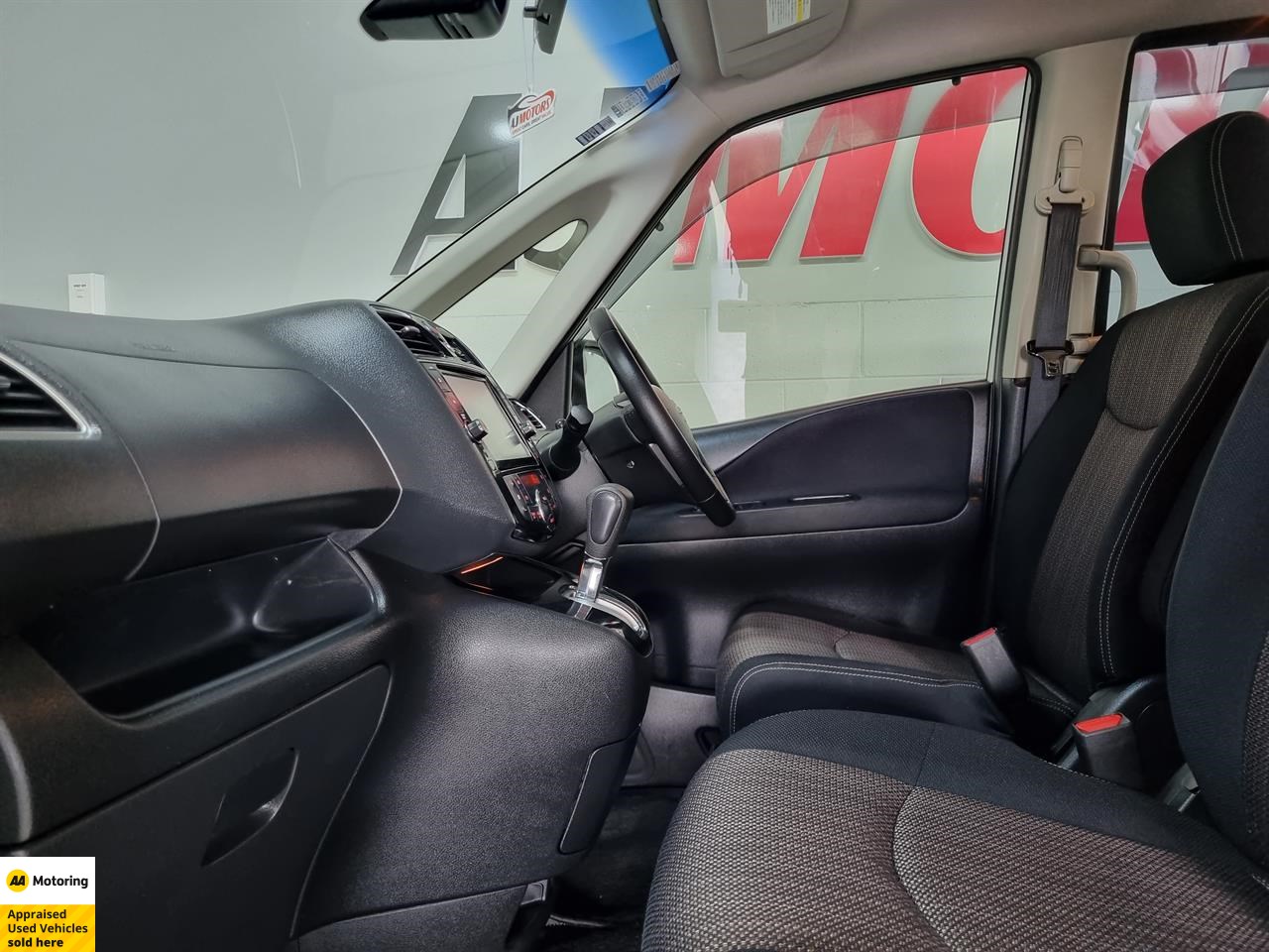 2015 Nissan Serena