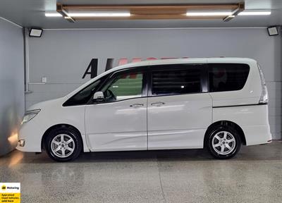 2015 Nissan Serena - Thumbnail