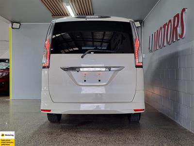 2015 Nissan Serena - Thumbnail