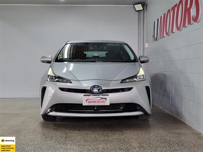 2019 Toyota Prius - Thumbnail