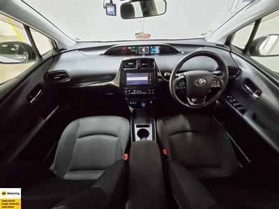 2019 Toyota Prius - Thumbnail