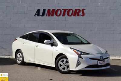 2019 Toyota Prius - Thumbnail