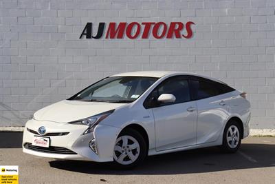 2019 Toyota Prius - Thumbnail