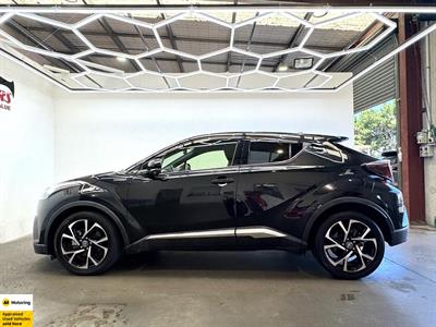 2016 Toyota C-HR - Thumbnail