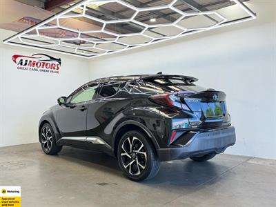 2016 Toyota C-HR - Thumbnail