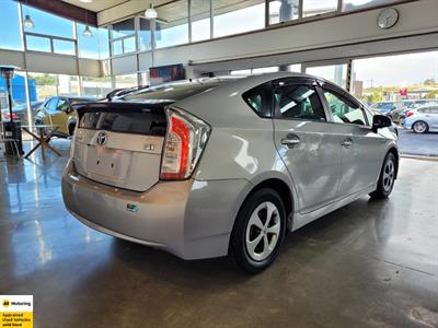 2013 Toyota Prius - Thumbnail