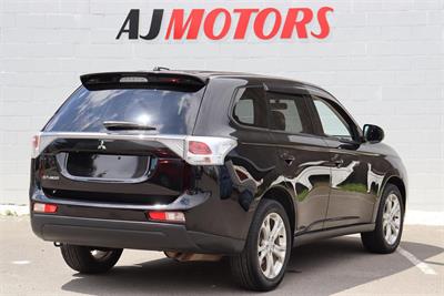 2013 Mitsubishi Outlander - Thumbnail