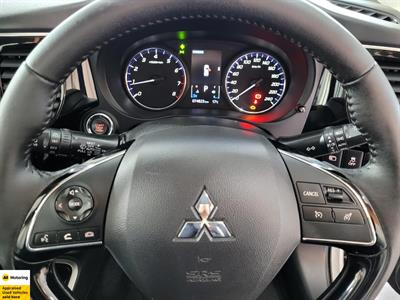 2021 Mitsubishi Outlander - Thumbnail