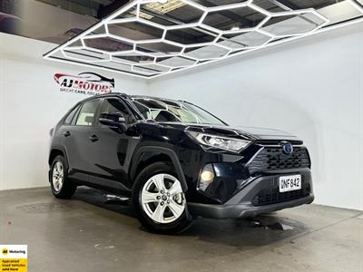 2020 Toyota RAV4 - Thumbnail