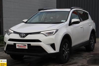 2018 Toyota RAV4 - Thumbnail