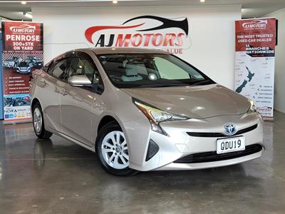 2016 Toyota Prius - Thumbnail