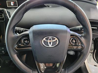 2019 Toyota Prius - Thumbnail