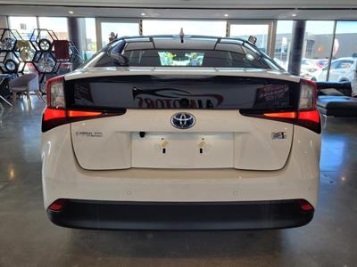 2019 Toyota Prius - Thumbnail