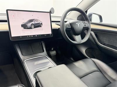 2022 Tesla Model Y - Thumbnail