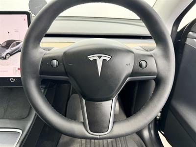 2022 Tesla Model Y - Thumbnail