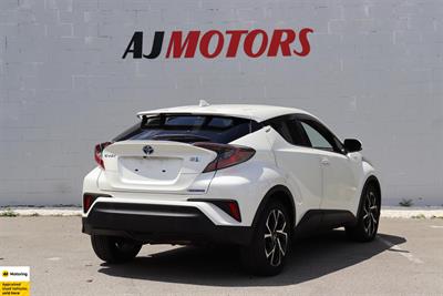 2017 Toyota C-HR - Thumbnail