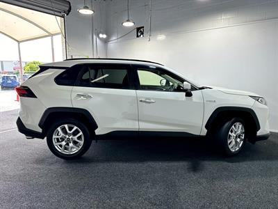 2019 Toyota RAV4 - Thumbnail