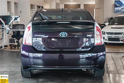 2013 Toyota Prius - Thumbnail