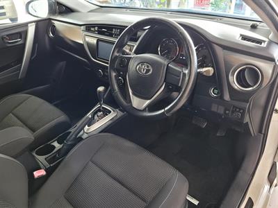 2012 Toyota Auris - Thumbnail