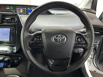 2019 Toyota Prius - Thumbnail