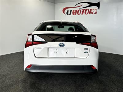 2019 Toyota Prius - Thumbnail