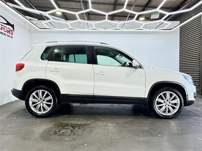 2016 Volkswagen Tiguan - Thumbnail