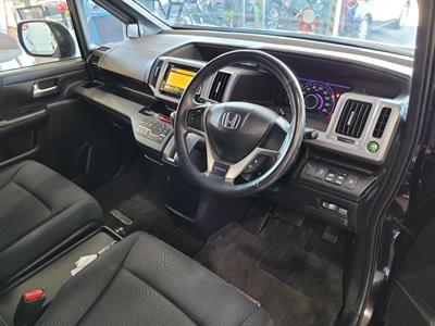 2012 Honda STEPWAGON - Thumbnail