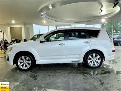 2011 Mitsubishi Outlander - Thumbnail