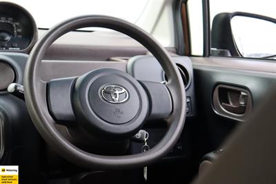 2014 Toyota Porte - Thumbnail