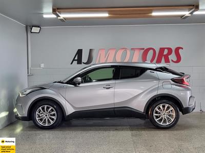 2017 Toyota C-HR - Thumbnail