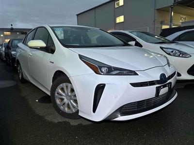 2019 Toyota Prius - Thumbnail