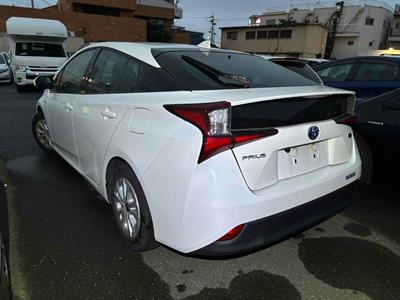 2019 Toyota Prius - Thumbnail