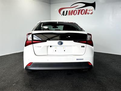 2019 Toyota Prius - Thumbnail