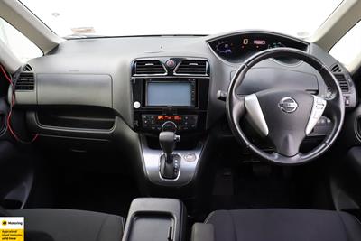 2015 Nissan Serena - Thumbnail