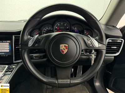 2013 Porsche PANAMERA - Thumbnail